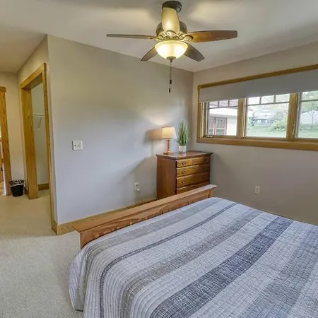 Huge Home W Studio Apt-Mountain Views-Hot Tub-Sauna